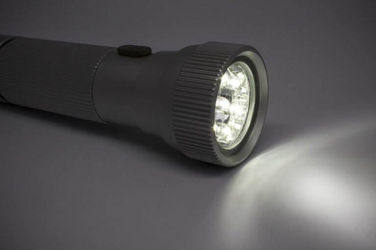 LED美顔器でシミを改善するためには何色の光が効果的？