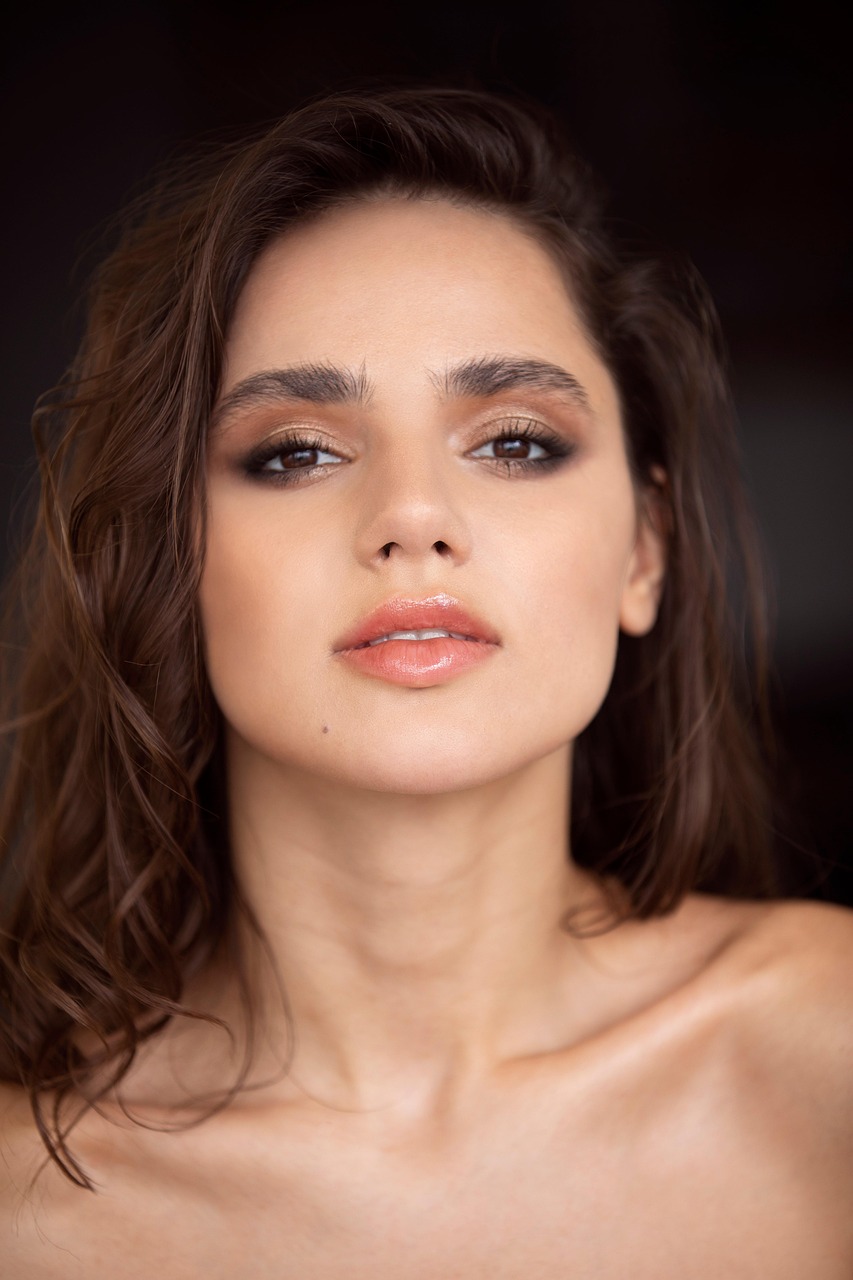 顔だけでなく首もケアしたい美顔器の選び方は？